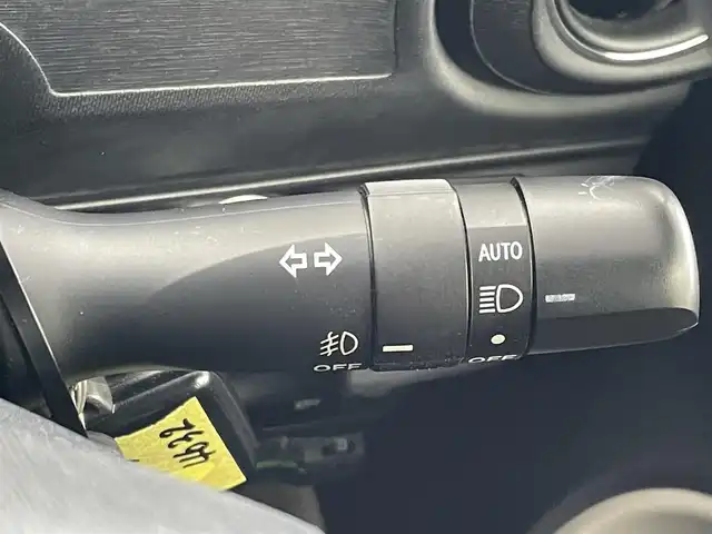 トヨタ アクア G 埼玉県 2014(平26)年 6.2万km ディープアメジストマイカメタリック 純正ナビ　バックカメラ　衝突軽減ブレーキ　ＥＴＣ　シートヒーター　社外アルミホイール　純正フロアマット　スマートキー　ステアリングスイッチ　プッシュスタート　スマートキー　オートライト　地デジフルセグ