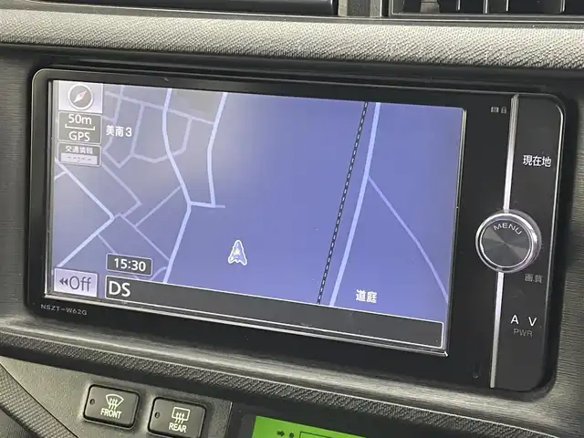 トヨタ アクア G 埼玉県 2014(平26)年 6.2万km ディープアメジストマイカメタリック 純正ナビ　バックカメラ　衝突軽減ブレーキ　ＥＴＣ　シートヒーター　社外アルミホイール　純正フロアマット　スマートキー　ステアリングスイッチ　プッシュスタート　スマートキー　オートライト　地デジフルセグ