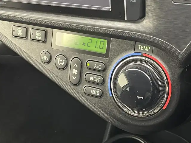 トヨタ アクア G 埼玉県 2014(平26)年 6.2万km ディープアメジストマイカメタリック 純正ナビ　バックカメラ　衝突軽減ブレーキ　ＥＴＣ　シートヒーター　社外アルミホイール　純正フロアマット　スマートキー　ステアリングスイッチ　プッシュスタート　スマートキー　オートライト　地デジフルセグ