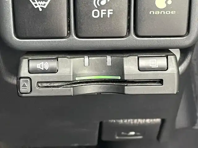 トヨタ アクア G 埼玉県 2014(平26)年 6.2万km ディープアメジストマイカメタリック 純正ナビ　バックカメラ　衝突軽減ブレーキ　ＥＴＣ　シートヒーター　社外アルミホイール　純正フロアマット　スマートキー　ステアリングスイッチ　プッシュスタート　スマートキー　オートライト　地デジフルセグ