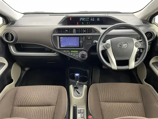 トヨタ アクア G 埼玉県 2014(平26)年 6.2万km ディープアメジストマイカメタリック 純正ナビ　バックカメラ　衝突軽減ブレーキ　ＥＴＣ　シートヒーター　社外アルミホイール　純正フロアマット　スマートキー　ステアリングスイッチ　プッシュスタート　スマートキー　オートライト　地デジフルセグ