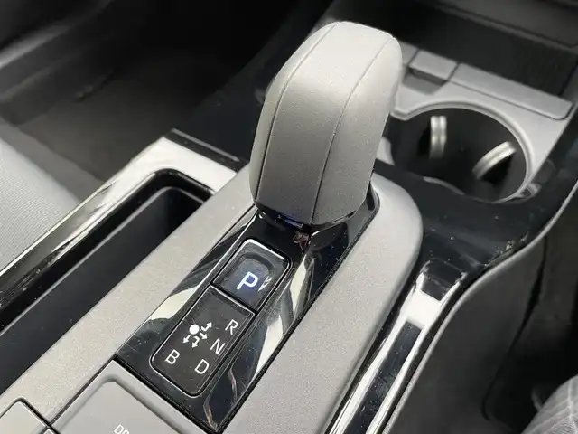 トヨタ プリウス U 千葉県 2023(令5)年 3.6万km グレー トヨタセーフティーセンス/・プリクラッシュセーフティー/・レーンディパーチャーアラート/・プロアクティブドライビングアシスト/・ロードサインアシスト/・パーキングサポートブレーキ/・オートマチックハイビーム/・アダプティブクルーズコントロール/純正ディスプレイオーディオ/・Bluetooth/フルセグTV/バックカメラ/スマートキー/AC100V1500W電源/純正LEDヘッドライト/前後コーナーセンサー/純正17インチアルミホイール(ホイールキャップ付)/ビルトインETC2.0/本革巻きステアリング/ヘッドライトレベライザー/サイド＆カーテンエアバッグ