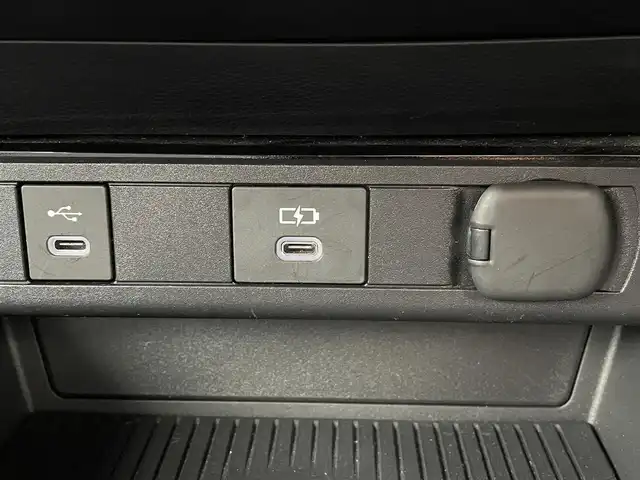 トヨタ プリウス U 千葉県 2023(令5)年 3.6万km グレー トヨタセーフティーセンス/・プリクラッシュセーフティー/・レーンディパーチャーアラート/・プロアクティブドライビングアシスト/・ロードサインアシスト/・パーキングサポートブレーキ/・オートマチックハイビーム/・アダプティブクルーズコントロール/純正ディスプレイオーディオ/・Bluetooth/フルセグTV/バックカメラ/スマートキー/AC100V1500W電源/純正LEDヘッドライト/前後コーナーセンサー/純正17インチアルミホイール(ホイールキャップ付)/ビルトインETC2.0/本革巻きステアリング/ヘッドライトレベライザー/サイド＆カーテンエアバッグ