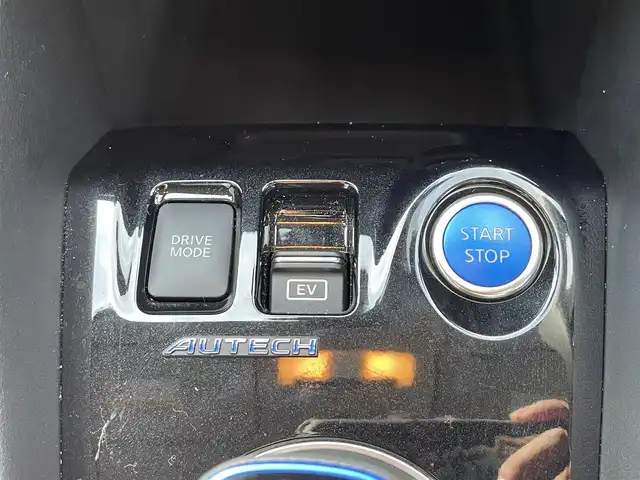 日産 キックス オーテック 滋賀県 2021(令3)年 1万km ピュアブラック 純正9インチナビ/Bluetooth/DVD/CD/SD/フルセグ/ビルトインETC/全方位カメラ/デジタルインナーミラー/コーナーセンサー（前後)/ドライブレコーダー/クルーズコントロール/LEDヘッドライト/プロパイロット/オーテック　合皮シート/シートヒーター/ルーフレール/純正フロアマット/プッシュスタート