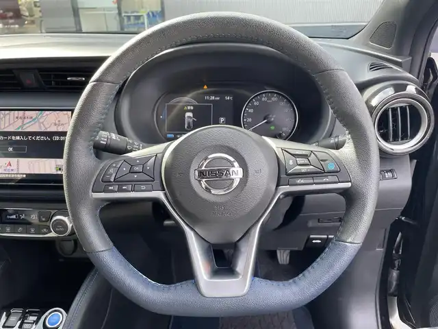 日産 キックス オーテック 滋賀県 2021(令3)年 1万km ピュアブラック 純正9インチナビ/Bluetooth/DVD/CD/SD/フルセグ/ビルトインETC/全方位カメラ/デジタルインナーミラー/コーナーセンサー（前後)/ドライブレコーダー/クルーズコントロール/LEDヘッドライト/プロパイロット/オーテック　合皮シート/シートヒーター/ルーフレール/純正フロアマット/プッシュスタート