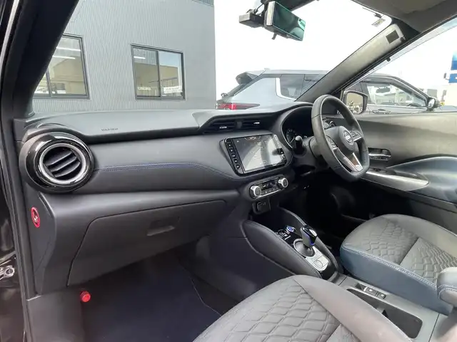 日産 キックス オーテック 滋賀県 2021(令3)年 1万km ピュアブラック 純正9インチナビ/Bluetooth/DVD/CD/SD/フルセグ/ビルトインETC/全方位カメラ/デジタルインナーミラー/コーナーセンサー（前後)/ドライブレコーダー/クルーズコントロール/LEDヘッドライト/プロパイロット/オーテック　合皮シート/シートヒーター/ルーフレール/純正フロアマット/プッシュスタート