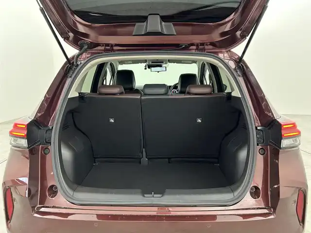 日産 オーラ G 福岡県 2022(令4)年 0.9万km バーガンディー 純正９型ナビ　/全方位カメラ　/ビルトインＥＴＣ２．０　/前後ドラレコ　/ＢＯＳＥサウンド　/ワイヤレス充電　/デジタルルームミラー　/ＡＣＣ　/プロパイロット　/コーナーセンサー　/エマージェンシーブレーキ　/ＢＳＭ
