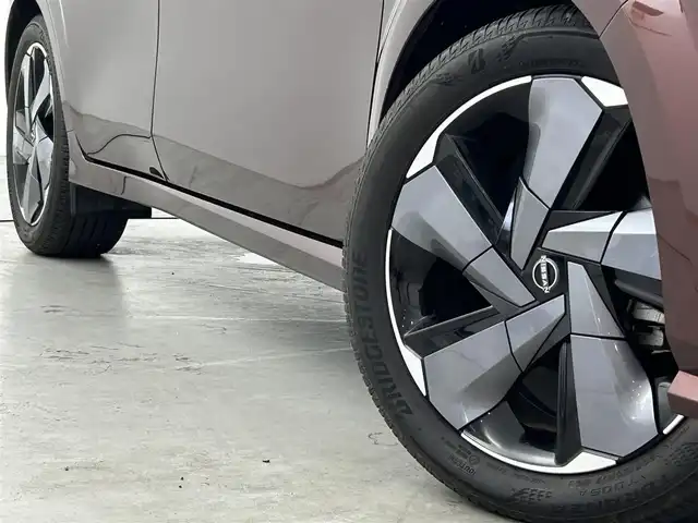 日産 オーラ G 福岡県 2022(令4)年 0.9万km バーガンディー 純正９型ナビ　/全方位カメラ　/ビルトインＥＴＣ２．０　/前後ドラレコ　/ＢＯＳＥサウンド　/ワイヤレス充電　/デジタルルームミラー　/ＡＣＣ　/プロパイロット　/コーナーセンサー　/エマージェンシーブレーキ　/ＢＳＭ