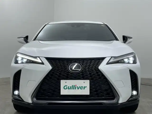 レクサス ＵＸ 250h Fスポーツ 岡山県 2023(令5)年 2.6万km ホワイトノーヴァガラスフレーク サンルーフ/黒レザーシート/純正１２．３インチディスプレイオーディオ/（Bluetooth/フルセグTV/Car play/USB）/三眼ＬＥＤオートヘッドライト/オートハイビーム/プリクラッシュセーフティ/レーダークルーズコントロール/アラウンドビューモニター/ビルトインＥＴＣ２．０/ドライブレコーダー（前後）/シートヒーター（D/N）/ステアリングヒーター/オートブレーキホールド/ブラインドスポットモニター/パドルシフト/踏み間違い防止機能/横滑り防止装置/純正18インチアルミホイール/コーナーセンサー（前後）/プッシュスタート/スマートキー×2