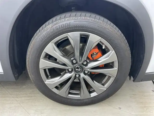 レクサス ＵＸ 250h Fスポーツ 岡山県 2023(令5)年 2.6万km ホワイトノーヴァガラスフレーク サンルーフ/黒レザーシート/純正１２．３インチディスプレイオーディオ/（Bluetooth/フルセグTV/Car play/USB）/三眼ＬＥＤオートヘッドライト/オートハイビーム/プリクラッシュセーフティ/レーダークルーズコントロール/アラウンドビューモニター/ビルトインＥＴＣ２．０/ドライブレコーダー（前後）/シートヒーター（D/N）/ステアリングヒーター/オートブレーキホールド/ブラインドスポットモニター/パドルシフト/踏み間違い防止機能/横滑り防止装置/純正18インチアルミホイール/コーナーセンサー（前後）/プッシュスタート/スマートキー×2
