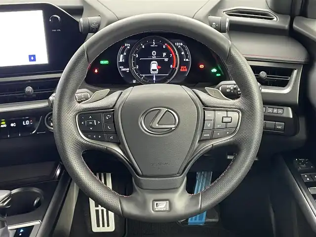 レクサス ＵＸ 250h Fスポーツ 岡山県 2023(令5)年 2.6万km ホワイトノーヴァガラスフレーク サンルーフ/黒レザーシート/純正１２．３インチディスプレイオーディオ/（Bluetooth/フルセグTV/Car play/USB）/三眼ＬＥＤオートヘッドライト/オートハイビーム/プリクラッシュセーフティ/レーダークルーズコントロール/アラウンドビューモニター/ビルトインＥＴＣ２．０/ドライブレコーダー（前後）/シートヒーター（D/N）/ステアリングヒーター/オートブレーキホールド/ブラインドスポットモニター/パドルシフト/踏み間違い防止機能/横滑り防止装置/純正18インチアルミホイール/コーナーセンサー（前後）/プッシュスタート/スマートキー×2