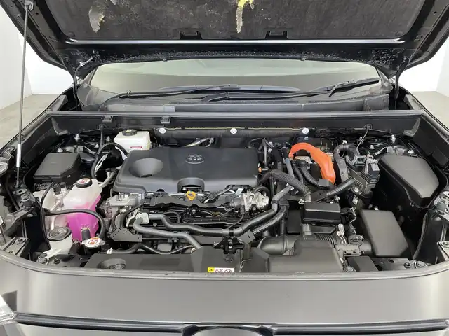 トヨタ ＲＡＶ４ ハイブリッドG 大分県 2024(令6)年 2.2万km アティチュードブラックマイカ ワンオーナ/純正ディスプレイオーディオ/・ナビキット機能/・フルセグ再生可/サンルーフ/パノラミックビュー/電動リアゲート/ステアリングヒーター/D席パワーシート・ポジションメモリー/シートヒーター・ベンチレーション/Toyota Safety Sense/・プリクラッシュセーフティ/・レーンディパーチャーアラート/・レーダークルーズコントロール/・オートマチックハイビーム/・ロードサインアシスト/・ブラインドスポットモニター/純正ビルトインETC2.0/純正ドライブレコーダー/デジタルインナーミラー/保証書・取扱説明書