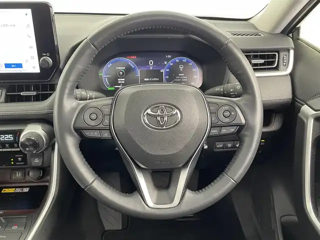 トヨタ ＲＡＶ４ ハイブリッドG 大分県 2024(令6)年 2.2万km アティチュードブラックマイカ ワンオーナ/純正ディスプレイオーディオ/・ナビキット機能/・フルセグ再生可/サンルーフ/パノラミックビュー/電動リアゲート/ステアリングヒーター/D席パワーシート・ポジションメモリー/シートヒーター・ベンチレーション/Toyota Safety Sense/・プリクラッシュセーフティ/・レーンディパーチャーアラート/・レーダークルーズコントロール/・オートマチックハイビーム/・ロードサインアシスト/・ブラインドスポットモニター/純正ビルトインETC2.0/純正ドライブレコーダー/デジタルインナーミラー/保証書・取扱説明書