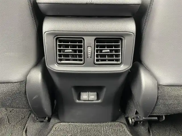 トヨタ ＲＡＶ４ ハイブリッドG 大分県 2024(令6)年 2.2万km アティチュードブラックマイカ ワンオーナ/純正ディスプレイオーディオ/・ナビキット機能/・フルセグ再生可/サンルーフ/パノラミックビュー/電動リアゲート/ステアリングヒーター/D席パワーシート・ポジションメモリー/シートヒーター・ベンチレーション/Toyota Safety Sense/・プリクラッシュセーフティ/・レーンディパーチャーアラート/・レーダークルーズコントロール/・オートマチックハイビーム/・ロードサインアシスト/・ブラインドスポットモニター/純正ビルトインETC2.0/純正ドライブレコーダー/デジタルインナーミラー/保証書・取扱説明書