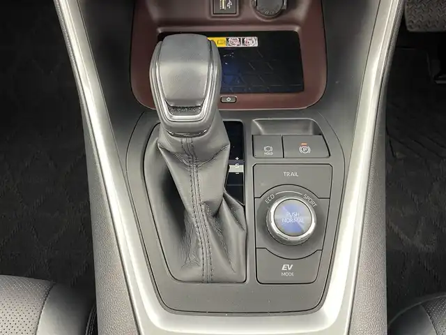 トヨタ ＲＡＶ４ ハイブリッドG 大分県 2024(令6)年 2.2万km アティチュードブラックマイカ ワンオーナ/純正ディスプレイオーディオ/・ナビキット機能/・フルセグ再生可/サンルーフ/パノラミックビュー/電動リアゲート/ステアリングヒーター/D席パワーシート・ポジションメモリー/シートヒーター・ベンチレーション/Toyota Safety Sense/・プリクラッシュセーフティ/・レーンディパーチャーアラート/・レーダークルーズコントロール/・オートマチックハイビーム/・ロードサインアシスト/・ブラインドスポットモニター/純正ビルトインETC2.0/純正ドライブレコーダー/デジタルインナーミラー/保証書・取扱説明書