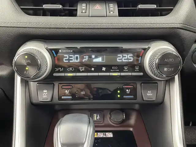トヨタ ＲＡＶ４ ハイブリッドG 大分県 2024(令6)年 2.2万km アティチュードブラックマイカ ワンオーナ/純正ディスプレイオーディオ/・ナビキット機能/・フルセグ再生可/サンルーフ/パノラミックビュー/電動リアゲート/ステアリングヒーター/D席パワーシート・ポジションメモリー/シートヒーター・ベンチレーション/Toyota Safety Sense/・プリクラッシュセーフティ/・レーンディパーチャーアラート/・レーダークルーズコントロール/・オートマチックハイビーム/・ロードサインアシスト/・ブラインドスポットモニター/純正ビルトインETC2.0/純正ドライブレコーダー/デジタルインナーミラー/保証書・取扱説明書