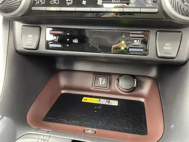 トヨタ ＲＡＶ４ ハイブリッドG 大分県 2024(令6)年 2.2万km アティチュードブラックマイカ ワンオーナ/純正ディスプレイオーディオ/・ナビキット機能/・フルセグ再生可/サンルーフ/パノラミックビュー/電動リアゲート/ステアリングヒーター/D席パワーシート・ポジションメモリー/シートヒーター・ベンチレーション/Toyota Safety Sense/・プリクラッシュセーフティ/・レーンディパーチャーアラート/・レーダークルーズコントロール/・オートマチックハイビーム/・ロードサインアシスト/・ブラインドスポットモニター/純正ビルトインETC2.0/純正ドライブレコーダー/デジタルインナーミラー/保証書・取扱説明書
