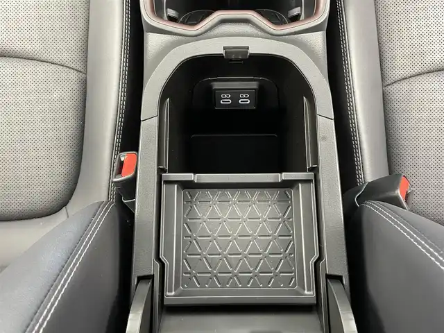 トヨタ ＲＡＶ４ ハイブリッドG 大分県 2024(令6)年 2.2万km アティチュードブラックマイカ ワンオーナ/純正ディスプレイオーディオ/・ナビキット機能/・フルセグ再生可/サンルーフ/パノラミックビュー/電動リアゲート/ステアリングヒーター/D席パワーシート・ポジションメモリー/シートヒーター・ベンチレーション/Toyota Safety Sense/・プリクラッシュセーフティ/・レーンディパーチャーアラート/・レーダークルーズコントロール/・オートマチックハイビーム/・ロードサインアシスト/・ブラインドスポットモニター/純正ビルトインETC2.0/純正ドライブレコーダー/デジタルインナーミラー/保証書・取扱説明書