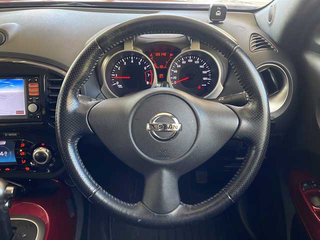 日産 ジューク 15RX タイプV 福島県 2013(平25)年 10.6万km ラディアントレッド 登録時走行距離：105148km/純正SDナビ/ (ワンセグTV/CD/AUX/iPod/VTR/AM/FM)/バックカメラ/プッシュスタート/ETC/社外デジタルインナーミラー/純正フロアマット/社外16インチAW/ハロゲンヘッドライト/フォグランプ/ドアバイザー/オートライト/スマートキー/スペアキー×１/保証書/取扱説明書