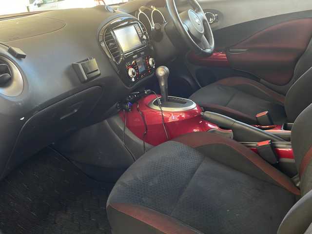 日産 ジューク 15RX タイプV 福島県 2013(平25)年 10.6万km ラディアントレッド 登録時走行距離：105148km/純正SDナビ/ (ワンセグTV/CD/AUX/iPod/VTR/AM/FM)/バックカメラ/プッシュスタート/ETC/社外デジタルインナーミラー/純正フロアマット/社外16インチAW/ハロゲンヘッドライト/フォグランプ/ドアバイザー/オートライト/スマートキー/スペアキー×１/保証書/取扱説明書