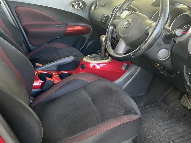 日産 ジューク 15RX タイプV 福島県 2013(平25)年 10.6万km ラディアントレッド 登録時走行距離：105148km/純正SDナビ/ (ワンセグTV/CD/AUX/iPod/VTR/AM/FM)/バックカメラ/プッシュスタート/ETC/社外デジタルインナーミラー/純正フロアマット/社外16インチAW/ハロゲンヘッドライト/フォグランプ/ドアバイザー/オートライト/スマートキー/スペアキー×１/保証書/取扱説明書