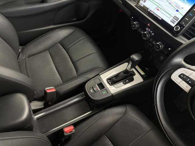 ホンダ フィット e:HEVリュクス 愛知県 2020(令2)年 4.8万km ルナシルバーM ／純正９インチナビ/／ＣＤ　ＤＶＤ　ＢＴ　ＳＤ　ＦＭ　ＡＭ/／フルセグＴＶ/／ホンダコネクト/／バックカメラ/／ETC/／ホンダセンシング/／アダプティブクルーズコントロール/／衝突被害軽減システム/／スマートキー/／スペアキー/／ハーフレザーシート/／前席シートヒーター/／ステアリングヒーター/／前後コーナーセンサー/／純正フロアマット/／電動パーキングブレーキ/／ドアバイザー/／LEDオートヘッドライト/／純正フォグランプ