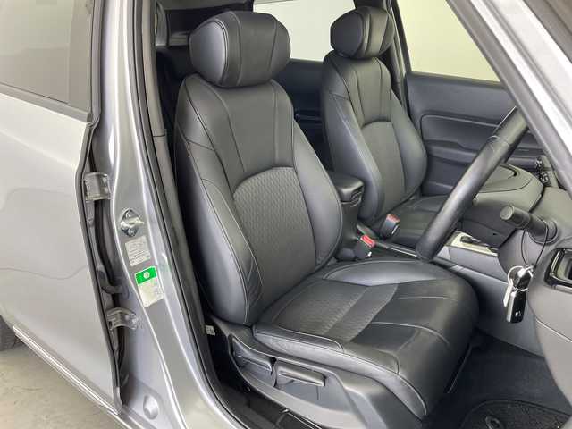 ホンダ フィット e:HEVリュクス 愛知県 2020(令2)年 4.8万km ルナシルバーM ／純正９インチナビ/／ＣＤ　ＤＶＤ　ＢＴ　ＳＤ　ＦＭ　ＡＭ/／フルセグＴＶ/／ホンダコネクト/／バックカメラ/／ETC/／ホンダセンシング/／アダプティブクルーズコントロール/／衝突被害軽減システム/／スマートキー/／スペアキー/／ハーフレザーシート/／前席シートヒーター/／ステアリングヒーター/／前後コーナーセンサー/／純正フロアマット/／電動パーキングブレーキ/／ドアバイザー/／LEDオートヘッドライト/／純正フォグランプ