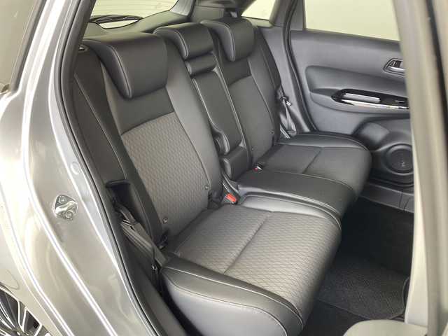 ホンダ フィット e:HEVリュクス 愛知県 2020(令2)年 4.8万km ルナシルバーM ／純正９インチナビ/／ＣＤ　ＤＶＤ　ＢＴ　ＳＤ　ＦＭ　ＡＭ/／フルセグＴＶ/／ホンダコネクト/／バックカメラ/／ETC/／ホンダセンシング/／アダプティブクルーズコントロール/／衝突被害軽減システム/／スマートキー/／スペアキー/／ハーフレザーシート/／前席シートヒーター/／ステアリングヒーター/／前後コーナーセンサー/／純正フロアマット/／電動パーキングブレーキ/／ドアバイザー/／LEDオートヘッドライト/／純正フォグランプ