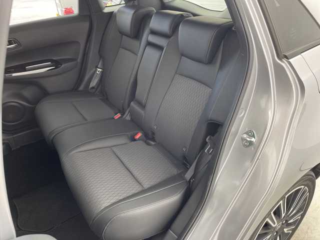 ホンダ フィット e:HEVリュクス 愛知県 2020(令2)年 4.8万km ルナシルバーM ／純正９インチナビ/／ＣＤ　ＤＶＤ　ＢＴ　ＳＤ　ＦＭ　ＡＭ/／フルセグＴＶ/／ホンダコネクト/／バックカメラ/／ETC/／ホンダセンシング/／アダプティブクルーズコントロール/／衝突被害軽減システム/／スマートキー/／スペアキー/／ハーフレザーシート/／前席シートヒーター/／ステアリングヒーター/／前後コーナーセンサー/／純正フロアマット/／電動パーキングブレーキ/／ドアバイザー/／LEDオートヘッドライト/／純正フォグランプ