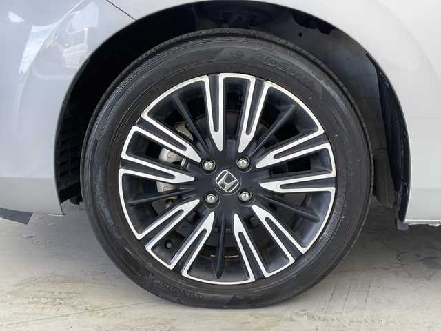 ホンダ フィット e:HEVリュクス 愛知県 2020(令2)年 4.8万km ルナシルバーM ／純正９インチナビ/／ＣＤ　ＤＶＤ　ＢＴ　ＳＤ　ＦＭ　ＡＭ/／フルセグＴＶ/／ホンダコネクト/／バックカメラ/／ETC/／ホンダセンシング/／アダプティブクルーズコントロール/／衝突被害軽減システム/／スマートキー/／スペアキー/／ハーフレザーシート/／前席シートヒーター/／ステアリングヒーター/／前後コーナーセンサー/／純正フロアマット/／電動パーキングブレーキ/／ドアバイザー/／LEDオートヘッドライト/／純正フォグランプ