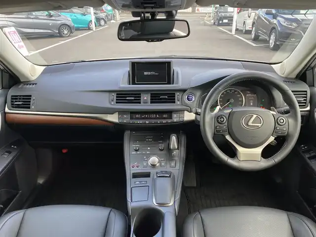 レクサス ＣＴ 200h バージョンL 栃木県 2014(平26)年 4.2万km ホワイトパールクリスタルシャイン 純正メモリナビ/フルセグTV/DVD/Blu-ray/Bluetooth/USB/バックカメラ/ビルトインETC/黒革シート/パワーシート/シートヒーター/クリアランスソナー/レーダークルーズコントロール/スマートキー×2/カードキー×1/LEDヘッドライト/フォグランプ/純正17インチAW/保証書/取説