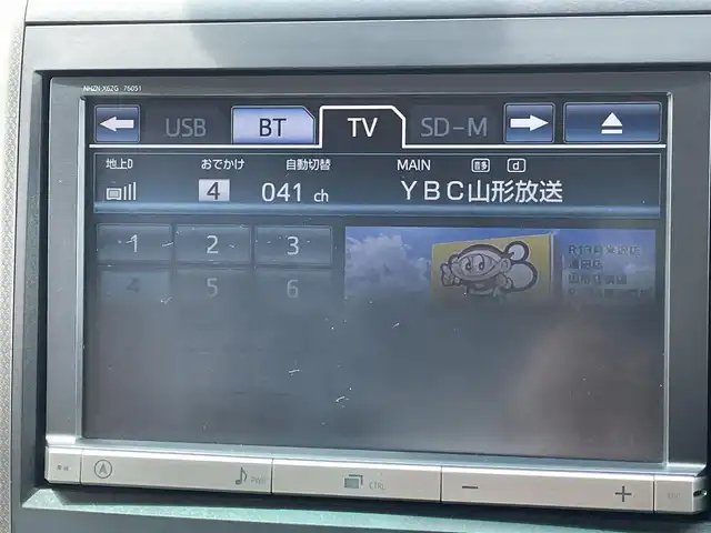 トヨタ アルファード 240X 山形県 2013(平25)年 6.4万km ホワイトパールクリスタルシャイン 4WD/純正HDDナビ/　　【CD DVD BT フルセグ】/バックカメラ/両側パワースライドドア/HIDオートヘッドライト/純正16インチアルミホイール/ドライブレコーダー/コーナーセンサー/ステアリングスイッチ/MTモード付AT/電動格納ウィンカーミラー/フォグランプ/WAAC/スマートキー/ETC