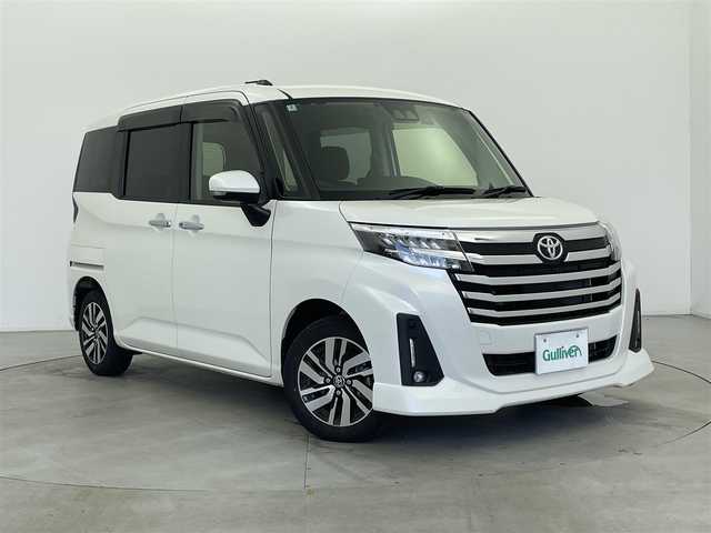 トヨタ ルーミー カスタムG 富山県 2022(令4)年 2.7万km パールホワイトⅢ 4WD/純正ナビ（AM/FM/DVD/BT/フルセグ）/バックカメラ/ドライブレコーダー/ETC/両側パワースライドドア/衝突被害軽減システム/レーダークルーズコントロール/レーンキープアシスト/コーナーセンサー/横滑り防止装置/アイドリングストップ/純正アルミホイール/純正フロアマット/オートLEDライト/オートホールド付電子パーキング/革巻きステアリング/ステアリングスイッチ/社外アルミホイール付冬タイヤ積載有/スマートキー/スペアキー