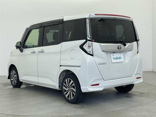 トヨタ ルーミー カスタムG 富山県 2022(令4)年 2.7万km パールホワイトⅢ 4WD/純正ナビ（AM/FM/DVD/BT/フルセグ）/バックカメラ/ドライブレコーダー/ETC/両側パワースライドドア/衝突被害軽減システム/レーダークルーズコントロール/レーンキープアシスト/コーナーセンサー/横滑り防止装置/アイドリングストップ/純正アルミホイール/純正フロアマット/オートLEDライト/オートホールド付電子パーキング/革巻きステアリング/ステアリングスイッチ/社外アルミホイール付冬タイヤ積載有/スマートキー/スペアキー