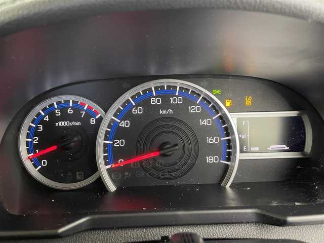 トヨタ ルーミー カスタムG 富山県 2022(令4)年 2.7万km パールホワイトⅢ 4WD/純正ナビ（AM/FM/DVD/BT/フルセグ）/バックカメラ/ドライブレコーダー/ETC/両側パワースライドドア/衝突被害軽減システム/レーダークルーズコントロール/レーンキープアシスト/コーナーセンサー/横滑り防止装置/アイドリングストップ/純正アルミホイール/純正フロアマット/オートLEDライト/オートホールド付電子パーキング/革巻きステアリング/ステアリングスイッチ/社外アルミホイール付冬タイヤ積載有/スマートキー/スペアキー