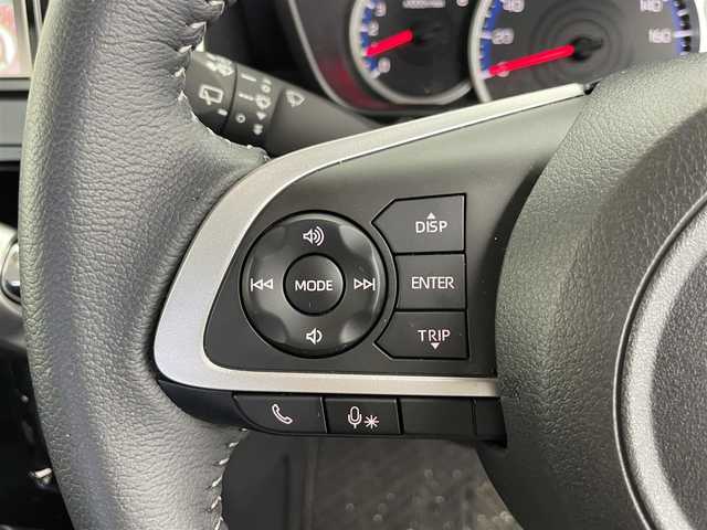 トヨタ ルーミー カスタムG 富山県 2022(令4)年 2.7万km パールホワイトⅢ 4WD/純正ナビ（AM/FM/DVD/BT/フルセグ）/バックカメラ/ドライブレコーダー/ETC/両側パワースライドドア/衝突被害軽減システム/レーダークルーズコントロール/レーンキープアシスト/コーナーセンサー/横滑り防止装置/アイドリングストップ/純正アルミホイール/純正フロアマット/オートLEDライト/オートホールド付電子パーキング/革巻きステアリング/ステアリングスイッチ/社外アルミホイール付冬タイヤ積載有/スマートキー/スペアキー