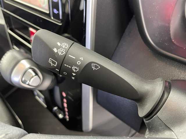 トヨタ ルーミー カスタムG 富山県 2022(令4)年 2.7万km パールホワイトⅢ 4WD/純正ナビ（AM/FM/DVD/BT/フルセグ）/バックカメラ/ドライブレコーダー/ETC/両側パワースライドドア/衝突被害軽減システム/レーダークルーズコントロール/レーンキープアシスト/コーナーセンサー/横滑り防止装置/アイドリングストップ/純正アルミホイール/純正フロアマット/オートLEDライト/オートホールド付電子パーキング/革巻きステアリング/ステアリングスイッチ/社外アルミホイール付冬タイヤ積載有/スマートキー/スペアキー