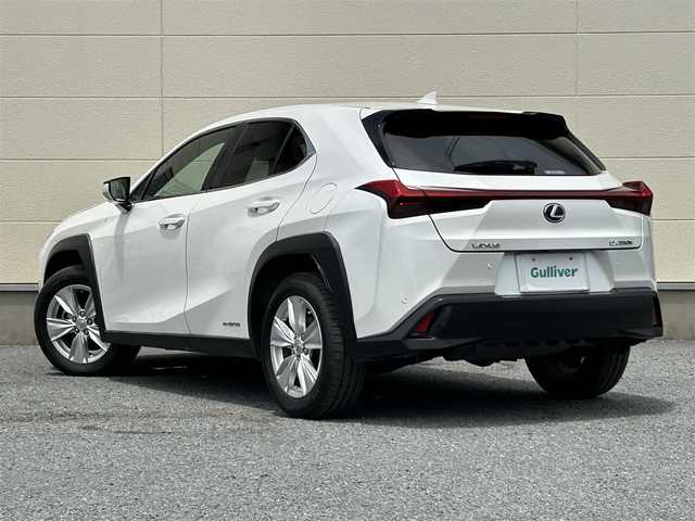 レクサス ＵＸ 250h バージョンC 茨城県 2020(令2)年 5.2万km ソニッククォーツ 革巻きステアリング/ステアリングヒーター/ステアリングスイッチ/メーカーナビ/パノラミックビューカメラ/三眼LEDヘッドライト/BSM/レザーシート/パワーバックドア/レーダークルーズコントロール/レクサスセーフティセンス/シートヒーター/パワーメモリーシート/ETC