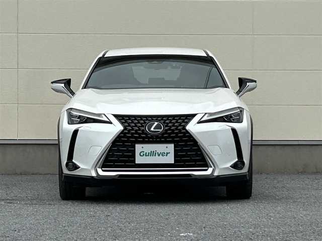 レクサス ＵＸ 250h バージョンC 茨城県 2020(令2)年 5.2万km ソニッククォーツ 革巻きステアリング/ステアリングヒーター/ステアリングスイッチ/メーカーナビ/パノラミックビューカメラ/三眼LEDヘッドライト/BSM/レザーシート/パワーバックドア/レーダークルーズコントロール/レクサスセーフティセンス/シートヒーター/パワーメモリーシート/ETC