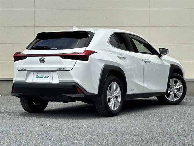 レクサス ＵＸ 250h バージョンC 茨城県 2020(令2)年 5.2万km ソニッククォーツ 革巻きステアリング/ステアリングヒーター/ステアリングスイッチ/メーカーナビ/パノラミックビューカメラ/三眼LEDヘッドライト/BSM/レザーシート/パワーバックドア/レーダークルーズコントロール/レクサスセーフティセンス/シートヒーター/パワーメモリーシート/ETC