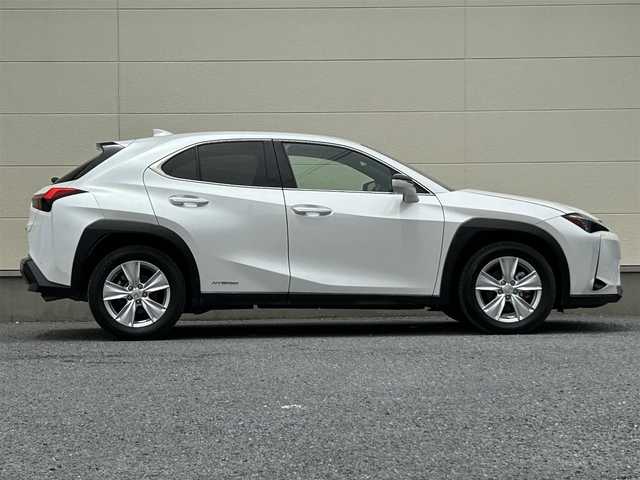 レクサス ＵＸ 250h バージョンC 茨城県 2020(令2)年 5.2万km ソニッククォーツ 革巻きステアリング/ステアリングヒーター/ステアリングスイッチ/メーカーナビ/パノラミックビューカメラ/三眼LEDヘッドライト/BSM/レザーシート/パワーバックドア/レーダークルーズコントロール/レクサスセーフティセンス/シートヒーター/パワーメモリーシート/ETC