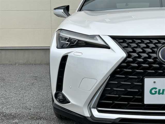 レクサス ＵＸ 250h バージョンC 茨城県 2020(令2)年 5.2万km ソニッククォーツ 革巻きステアリング/ステアリングヒーター/ステアリングスイッチ/メーカーナビ/パノラミックビューカメラ/三眼LEDヘッドライト/BSM/レザーシート/パワーバックドア/レーダークルーズコントロール/レクサスセーフティセンス/シートヒーター/パワーメモリーシート/ETC