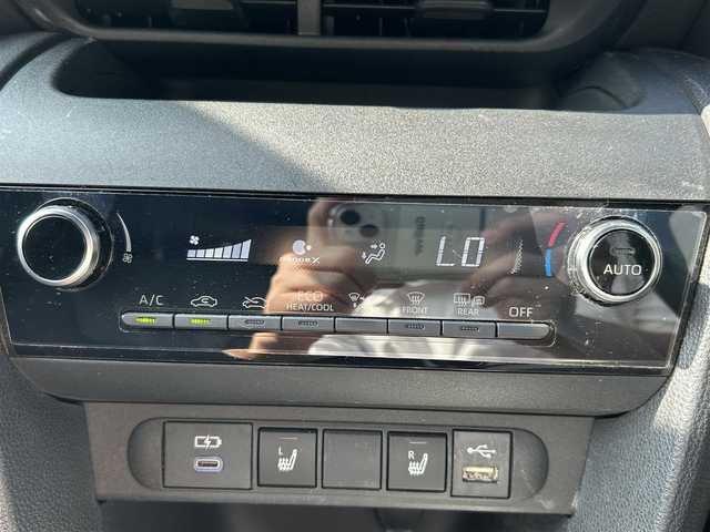 トヨタ ヤリスクロス Z 愛知県 2023(令5)年 2.9万km ブラックマイカ 純正ナビ（AM/FM/BT/USB/MiraCast）/トヨタセーフティセンス/　・プリクラッシュセーフティー/　・レーントレーシングアシスト/　・クリアランスソナー/　・パーキングサポートブレーキ/　・ロードサインアシスト/　・先行車発進告知/ハーフレザーシート/ハンドルヒーター/シートヒーター/電動パーキングブレーキ/ブレーキホールド/前後ドライブレコーダー/ETC/ドライブモード選択/MT機能付き走行モード/type-c充電/取説/保証書