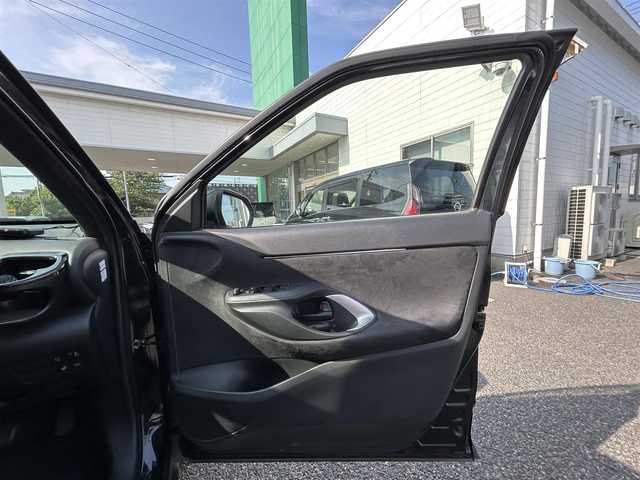 トヨタ ヤリスクロス Z 愛知県 2023(令5)年 2.9万km ブラックマイカ 純正ナビ（AM/FM/BT/USB/MiraCast）/トヨタセーフティセンス/　・プリクラッシュセーフティー/　・レーントレーシングアシスト/　・クリアランスソナー/　・パーキングサポートブレーキ/　・ロードサインアシスト/　・先行車発進告知/ハーフレザーシート/ハンドルヒーター/シートヒーター/電動パーキングブレーキ/ブレーキホールド/前後ドライブレコーダー/ETC/ドライブモード選択/MT機能付き走行モード/type-c充電/取説/保証書