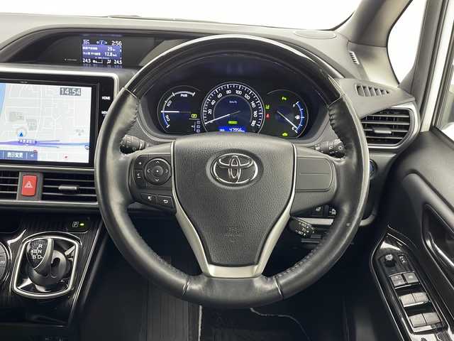 トヨタ エスクァイア ハイブリッド Gi プレミアムパッケージ ブラックテーラード 千葉県 2020(令2)年 4.8万km ホワイトパールクリスタルシャイン 純正10インチナビ/　CD/DVD/Bluetooth/フルセグTV/HDMI/モデリスタフルエアロ/純正フリップダウンモニター/トヨタセーフティセンス/クルーズコントロール/車線逸脱警報/衝突軽減ブレーキ/クリアランスソナー/オートハイビーム/両側パワスラ/ハーフレザーシート/前席シートヒーター/ステアリングヒーター/前後ドラレコ/ビルトインETC/LEDライト/フォグランプ/ロールサンシェード/シートバックテーブル/フロアマット/ドアバイザー