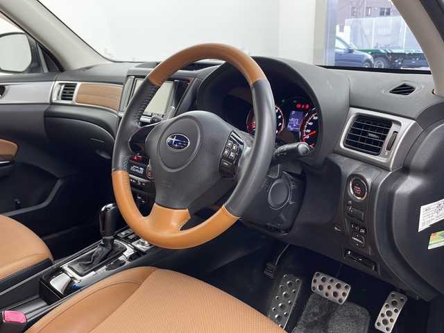 スバル エクシーガクロスオーバー７ 2．5i アイサイト 兵庫県 2015(平27)年 11.2万km タングステンM ・社外メモリナビ/・BT/CD/DVD/USB/iPod/・フルセグテレビ/・ビルトインETC/・SDサーバー/・クルーズコントロール追従あり/・アイドリングストップ/・横滑り防止装置/・プリクラッシュシステム/・レーンキープアシスト/・MTモード付AT/・パドルシフト/・スマートキー/・ハーフレザー/・ALPINE後席用モニター/・社外ドライブレコーダー/・シートヒーター/・パワーシート/・オートライト/・キセノンライト/・ABS/・純正アルミホイール/・電動格納ミラー/・キセノンライト