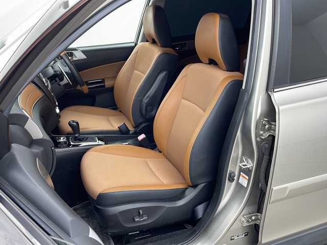 スバル エクシーガクロスオーバー７ 2．5i アイサイト 兵庫県 2015(平27)年 11.2万km タングステンM ・社外メモリナビ/・BT/CD/DVD/USB/iPod/・フルセグテレビ/・ビルトインETC/・SDサーバー/・クルーズコントロール追従あり/・アイドリングストップ/・横滑り防止装置/・プリクラッシュシステム/・レーンキープアシスト/・MTモード付AT/・パドルシフト/・スマートキー/・ハーフレザー/・ALPINE後席用モニター/・社外ドライブレコーダー/・シートヒーター/・パワーシート/・オートライト/・キセノンライト/・ABS/・純正アルミホイール/・電動格納ミラー/・キセノンライト