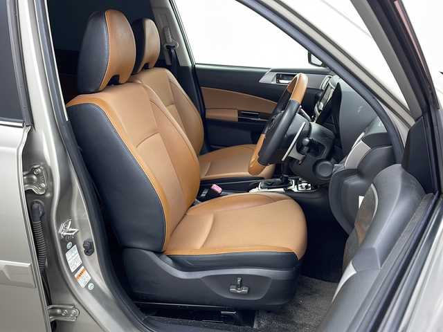 スバル エクシーガクロスオーバー７ 2．5i アイサイト 兵庫県 2015(平27)年 11.2万km タングステンM ・社外メモリナビ/・BT/CD/DVD/USB/iPod/・フルセグテレビ/・ビルトインETC/・SDサーバー/・クルーズコントロール追従あり/・アイドリングストップ/・横滑り防止装置/・プリクラッシュシステム/・レーンキープアシスト/・MTモード付AT/・パドルシフト/・スマートキー/・ハーフレザー/・ALPINE後席用モニター/・社外ドライブレコーダー/・シートヒーター/・パワーシート/・オートライト/・キセノンライト/・ABS/・純正アルミホイール/・電動格納ミラー/・キセノンライト