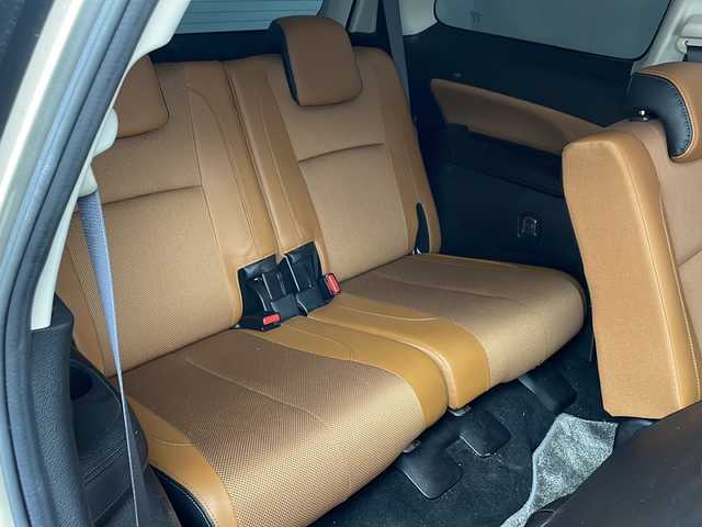 スバル エクシーガクロスオーバー７ 2．5i アイサイト 兵庫県 2015(平27)年 11.2万km タングステンM ・社外メモリナビ/・BT/CD/DVD/USB/iPod/・フルセグテレビ/・ビルトインETC/・SDサーバー/・クルーズコントロール追従あり/・アイドリングストップ/・横滑り防止装置/・プリクラッシュシステム/・レーンキープアシスト/・MTモード付AT/・パドルシフト/・スマートキー/・ハーフレザー/・ALPINE後席用モニター/・社外ドライブレコーダー/・シートヒーター/・パワーシート/・オートライト/・キセノンライト/・ABS/・純正アルミホイール/・電動格納ミラー/・キセノンライト