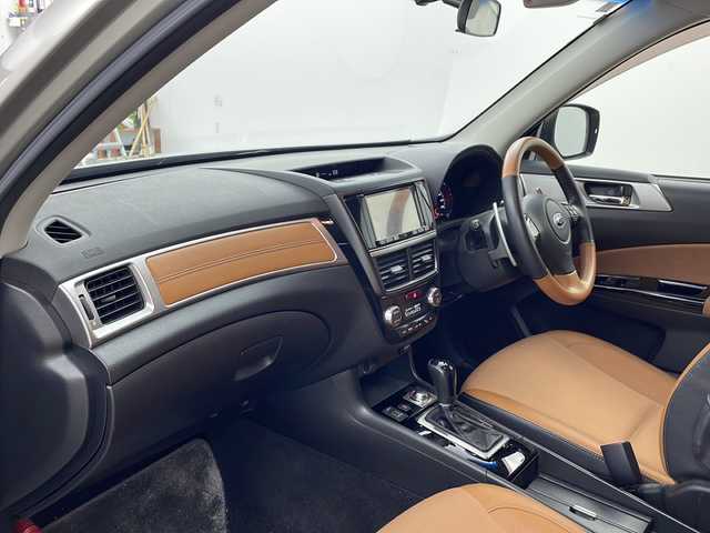 スバル エクシーガクロスオーバー７ 2．5i アイサイト 兵庫県 2015(平27)年 11.2万km タングステンM ・社外メモリナビ/・BT/CD/DVD/USB/iPod/・フルセグテレビ/・ビルトインETC/・SDサーバー/・クルーズコントロール追従あり/・アイドリングストップ/・横滑り防止装置/・プリクラッシュシステム/・レーンキープアシスト/・MTモード付AT/・パドルシフト/・スマートキー/・ハーフレザー/・ALPINE後席用モニター/・社外ドライブレコーダー/・シートヒーター/・パワーシート/・オートライト/・キセノンライト/・ABS/・純正アルミホイール/・電動格納ミラー/・キセノンライト